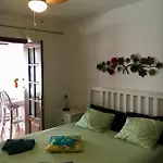Вилла Lovely Nico Playa Blanca, Hot Tub, Communal Pool Коста Бланка
