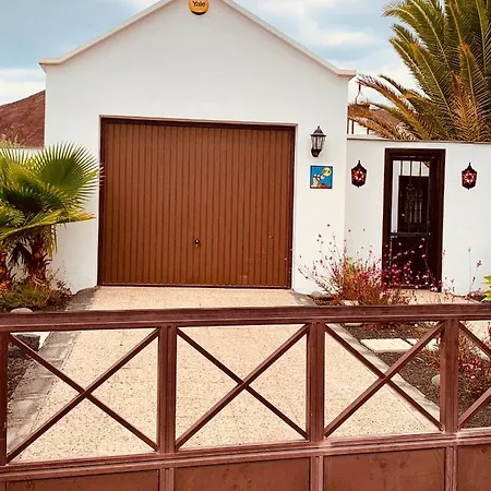 Villa Lovely Nico Playa Blanca, Hot Tub, Communal Pool *