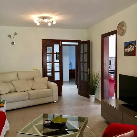 Villa Lovely Nico Playa Blanca, Hot Tub, Communal Pool