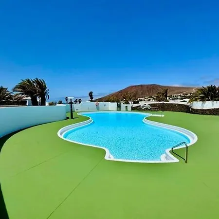Lovely Nico Playa Blanca, Hot Tub, Communal Pool Villa Playa Blanca