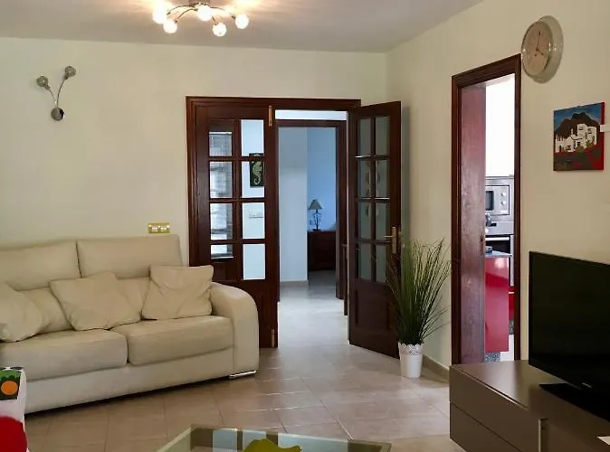 Villa Lovely Nico Playa Blanca, Hot Tub, Communal Pool