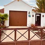 Villa Lovely Nico Playa Blanca, Hot Tub, Communal Pool *