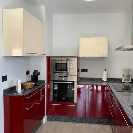 Lovely Nico Playa Blanca, Hot Tub, Communal Pool Willa