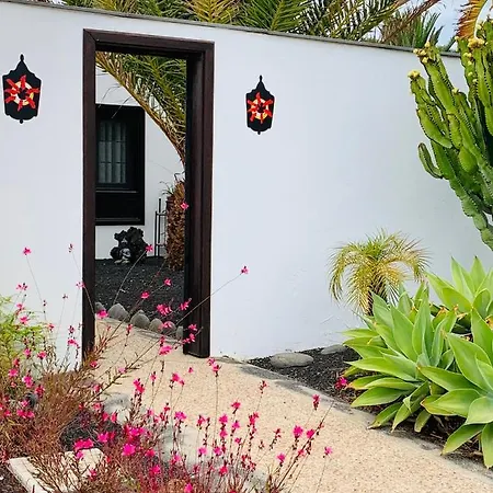 Vila Lovely Nico Playa Blanca, Hot Tub, Communal Pool