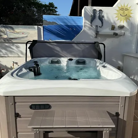 Lovely Nico Playa Blanca, Hot Tub, Communal Pool *