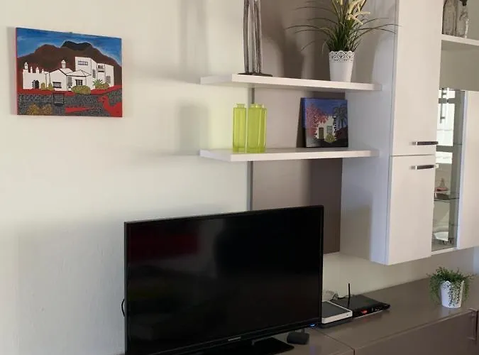 Villa Lovely Nico Playa Blanca, Hot Tub, Communal Pool