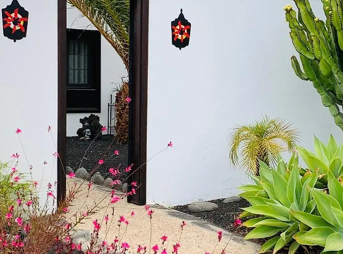 Villa Lovely Nico Playa Blanca, Hot Tub, Communal Pool