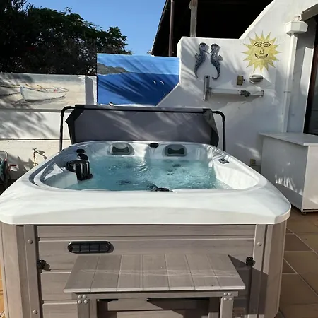 Lovely Nico Playa Blanca, Hot Tub, Communal Pool プラヤ・ブランカ